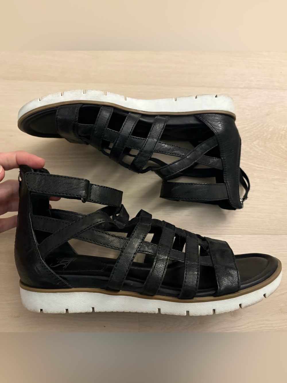 Sofft black leather gladiator sandals size 8